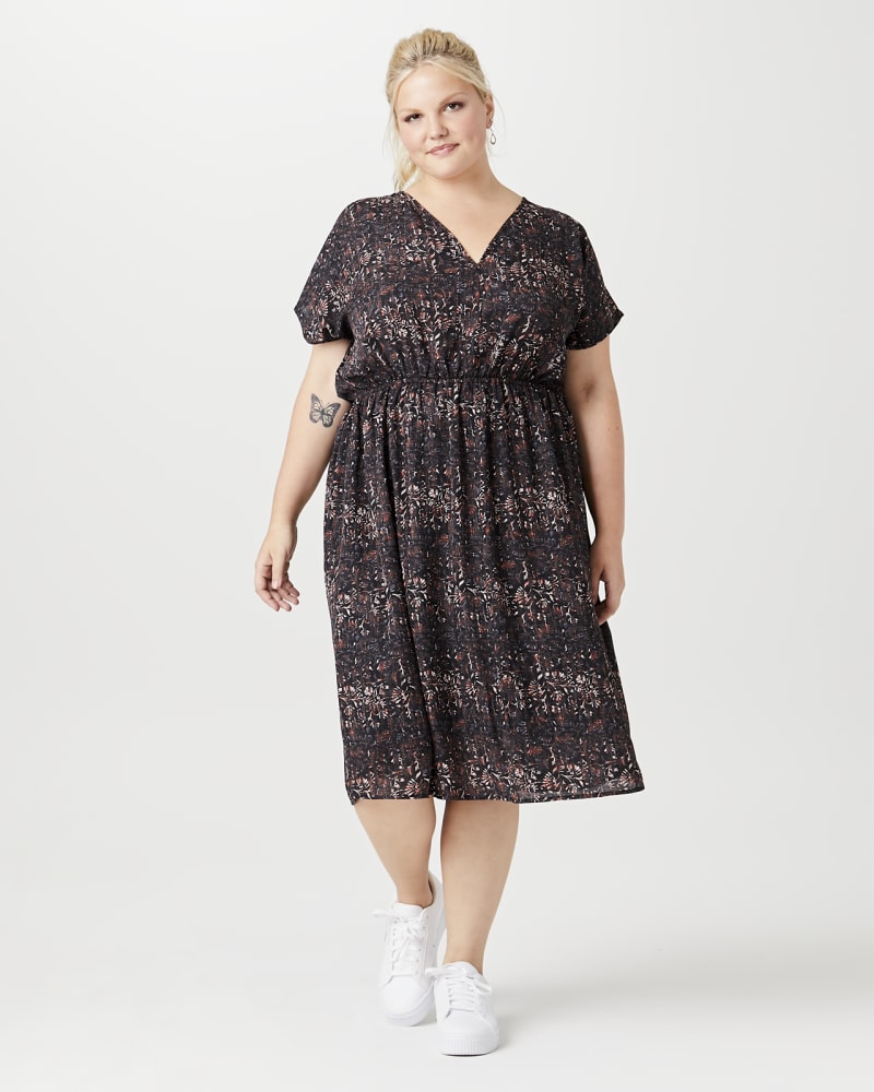 Plus size model with apple body shape wearing Erin Printed Dress by Downing Studio | Dia&Co | dia_product_style_image_id:145809